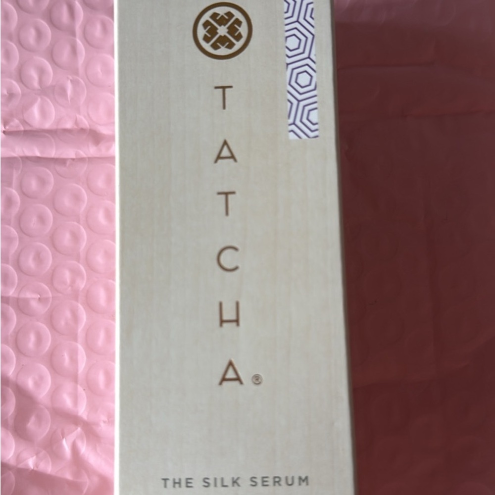Tatcha The Silk Serum - Cream and Gold Elegance